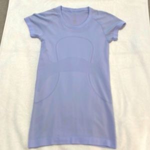 Lululemon size 4 work out top